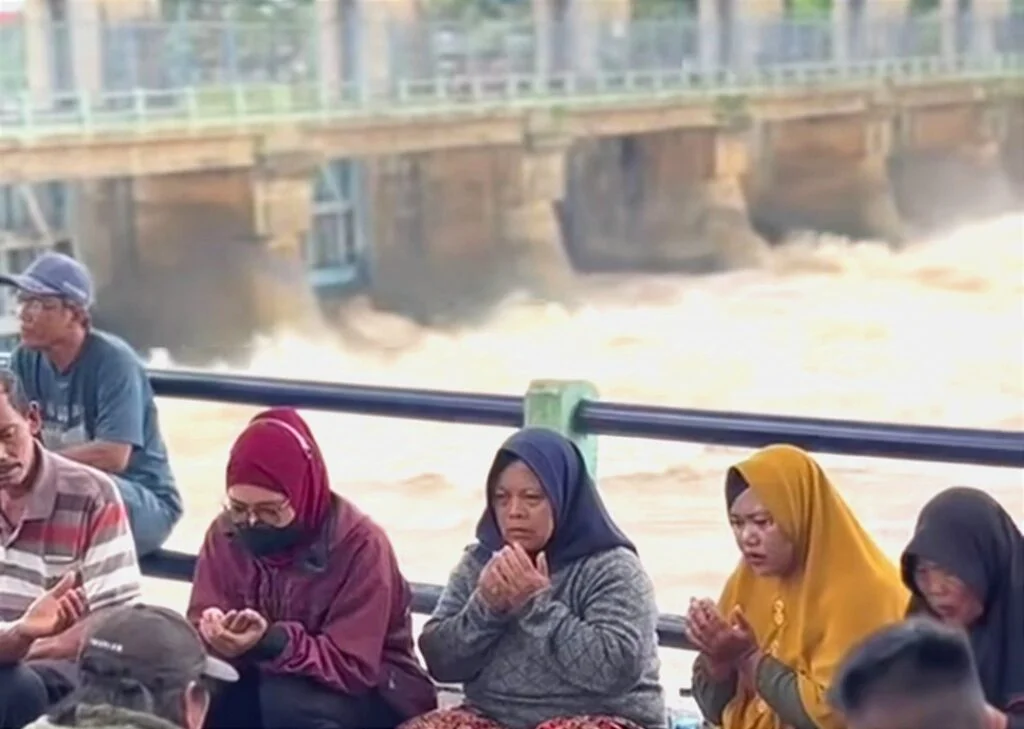 Tragedi Rolak Songo: Pemuda Mojokerto Akhiri Hidup, Kesaksian Mantan Pacar Ungkap Fakta Terakhir Tragedi Rolak Songo: Pemuda Mojokerto Akhiri Hidup, Kesaksian Mantan Pacar Ungkap Fakta Terakhir