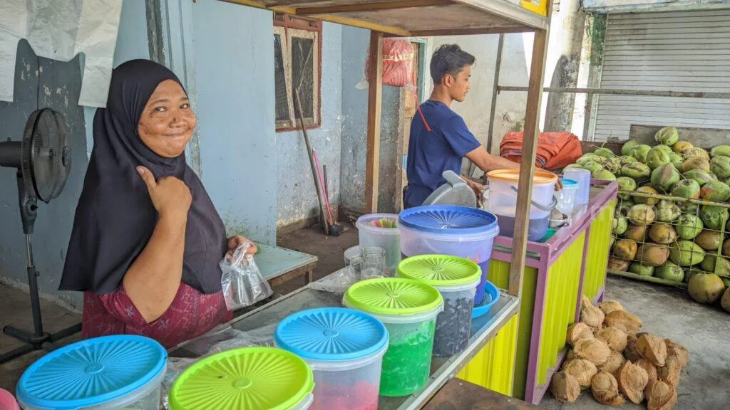 Mujiati, pemilik usaha Kedai Es Degan Tisa