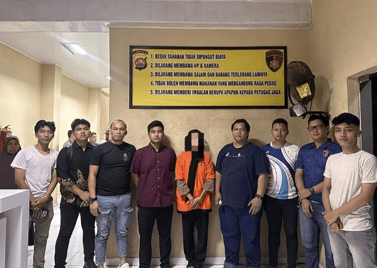 Tersangka dalam kasus dugaan penipuan daring berbasis love scamming.