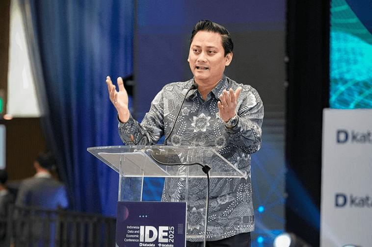 Thomas Djiwandono dalam konferensi pers APBN Kita edisi Juni 2025 di Kantor Kementerian Keuangan, Jakarta Pusat, Selasa (17/6).