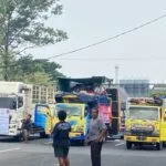 Ribuan sopir truk yang tergabung dalam Gerakan Sopir Jawa Timur (GSJT) menggelar aksi demonstrasi besar-besaran di Surabaya pada Kamis (19/6)
