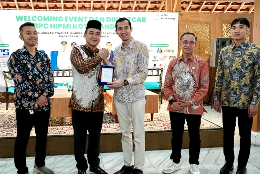 Pemerintah Kota (Pemkot) Bandung menggandeng Himpunan Pengusaha Muda Indonesia (HIPMI) Kota Bandung dalam Welcoming Event & Diklatcab BPC HIPMI Kota Bandung di Pendopo Kota Bandung, Minggu (29/6).