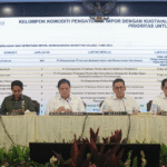 Konferensi pers bersama Deregulasi Kebijakan Impor dan Deregulasi Kemudahan Berusaha di Auditorium Kementerian Perdagangan, Jakarta, Senin (30/6).