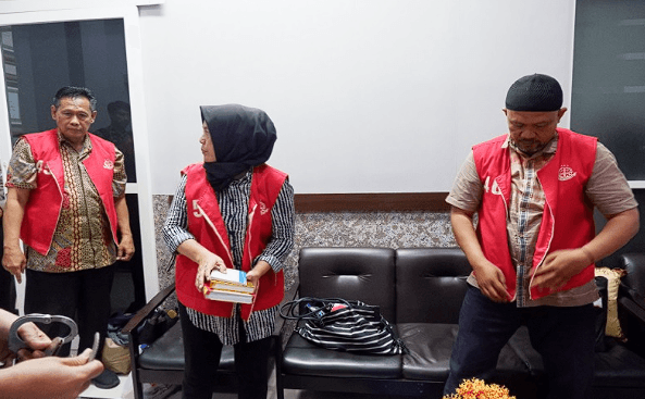 Tersangka dalam perkara kasus dugaan korupsi PDAM Delta Sidoarjo.