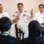 Direktur Jenderal Perhubungan Darat, Aan Suhanan memberikan penjelasan kepada media terkait progres rencana kenaikan tarif ojek online(2/7).