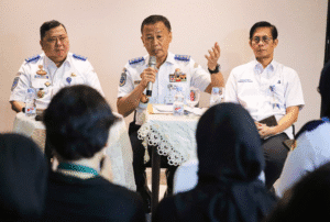 Direktur Jenderal Perhubungan Darat, Aan Suhanan memberikan penjelasan kepada media terkait progres rencana kenaikan tarif ojek online(2/7).