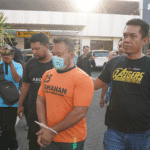 Tersangka pelaku penganiayaan terhadap seorang kurir J&T di Kabupaten Pamekasan.