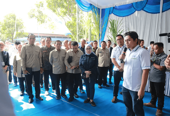 Anggota Komisi IV DPR RI, Abdul Kharis Almasyhari, S.E., M.Si., saat melakukan kunjungan kerja ke Pabrik Gula Rejo Agung, Kamis (3/7).