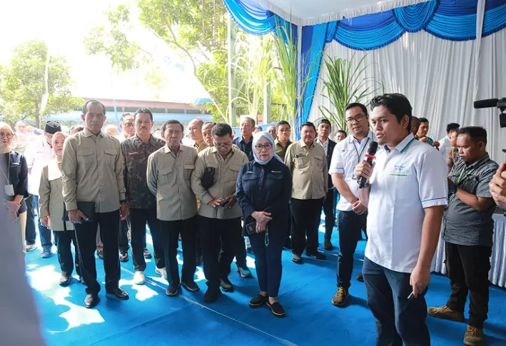 Anggota Komisi IV DPR RI, Abdul Kharis Almasyhari, S.E., M.Si., saat melakukan kunjungan kerja ke Pabrik Gula Rejo Agung, Kamis (3/7).
