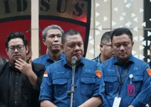 Direktur Penyidikan pada Jaksa Agung Muda Tindak Pidana Khusus (Jampidsus) Kejagung, Abdul Qohar, dalam konferensi pers yang digelar di Gedung Kejaksaan Agung, Jakarta Selatan, Kamis (10/7).