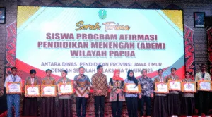 Gubernur Jawa Timur, Khofifah Indar Parawansa, hadir secara langsung dalam Program Afirmasi Pendidikan Menengah (ADEM) Tahun Ajaran 2025/2026 yang diselenggarakan di Provinsi Jawa Timur.