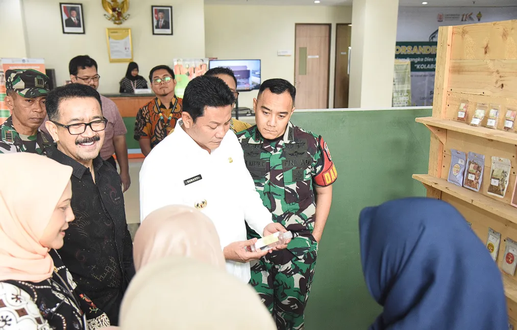 Layanan BPJS Kesehatan Kembali Aktif di RS Anwar Medika Balongbendo, Bupati Subandi: Ini Kabar Baik bagi Warga Sidoarjo Barat 1 Bupati Sidoarjo, H. Subandi, S.H., saat melakukan inspeksi mendadak ke rumah sakit tersebut pada Kamis (11/7).