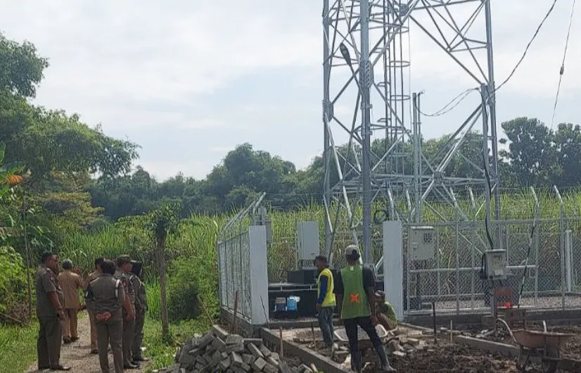 Proyek pembangunan menara telekomunikasi (Base Transceiver Station/BTS) setinggi 60 meter di Desa Sogo, Kabupaten Madiun,
