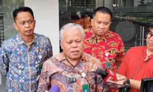 Kepala Pusat Penerangan Hukum Kejagung, Harli Siregar, saat memberikan pernyataan kepada media.