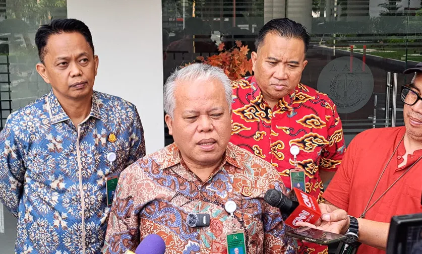Kejagung Periksa Eks Direktur Gojek dan Pemilik PT Go-Jek Indonesia Terkait Dugaan Korupsi Pengadaan Chromebook Kemendikbudristek 1 Kepala Pusat Penerangan Hukum Kejagung, Harli Siregar, saat memberikan pernyataan kepada media.