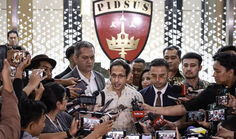 Mantan Menteri Pendidikan, Kebudayaan, Riset, dan Teknologi (Kemendikbudristek), Nadiem Anwar Makarim setelah mejalani pemeriksaan oleh Kejagung.