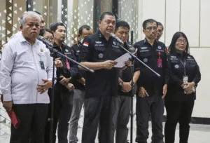Direktur Penyidikan pada Jaksa Agung Muda Tindak Pidana Khusus (JAM Pidsus), Abdul Qohar dalam onferensi pers di Jakarta, Selasa malam (15/7).