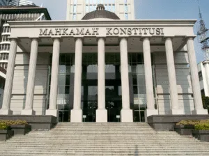 Gedung MK tampak depan.