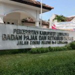 Kantor Badan Pajak dan Retribusi Daerah (BPRD) Kabupaten Lumajang, Jawa Timur.