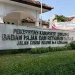 Kantor Badan Pajak dan Retribusi Daerah (BPRD) Kabupaten Lumajang, Jawa Timur.