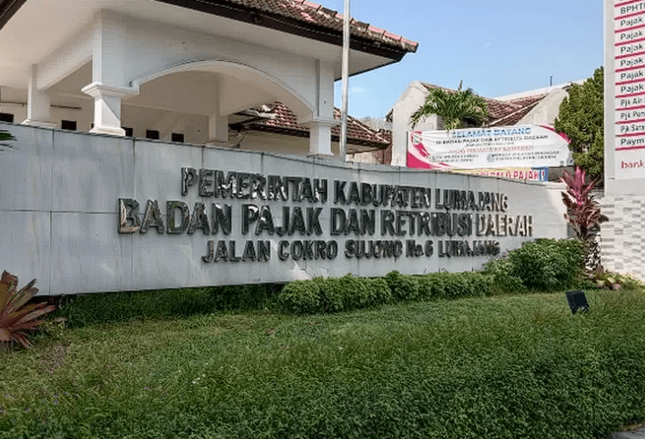 Kantor Badan Pajak dan Retribusi Daerah (BPRD) Kabupaten Lumajang, Jawa Timur.