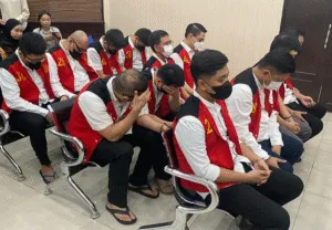 Para terdakwa dari klaster eks pegawai Kementerian Komunikasi dan Informatika Digital (Kemkomdigi) yang terlibat dalam kasus dugaan perlindungan situs judi online (judol) di lingkungan kementerian tersebut.