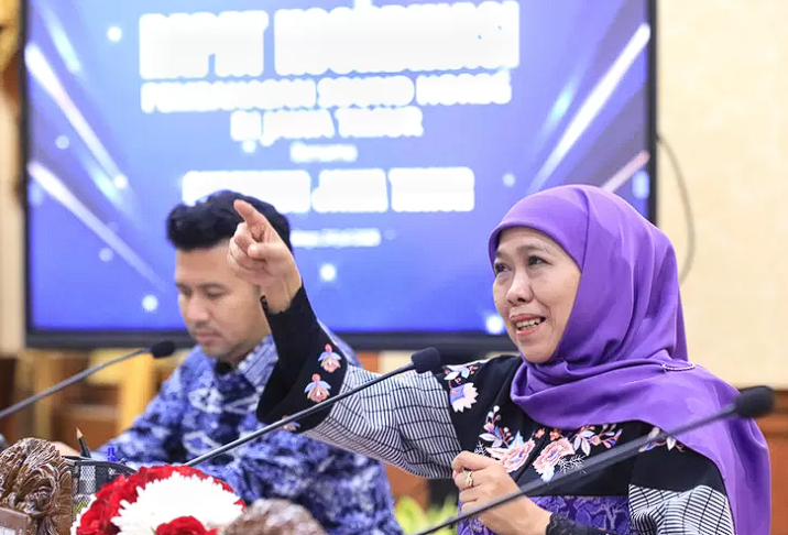 Pemprov Jatim Siapkan Regulasi Khusus Atasi Polemik Sound Horeg 1 Pemerintah Provinsi Jawa Timur tengah merumuskan regulasi serta membentuk tim khusus guna menangani fenomena “sound horeg” yang terjadi di sejumlah wilayah di Jawa Timur.