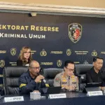 Konferensi Pers Polda Metro Jaya terkait hasil penyelidikan atas kematian diplomat muda Kementerian Luar Negeri Republik Indonesia, Arya Daru Pangayunan (39), yang ditemukan tewas di kamar indekosnya di kawasan Menteng, Jakarta Pusat.