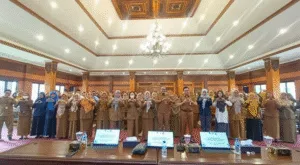 Rapat koordinasi lintas sektor Pemerintah Kota Mojokerto bersama seluruh satuan pendidikan menjelang pelaksanaan Program Cek Kesehatan Gratis (CKG) bagi pelajar(28/7).