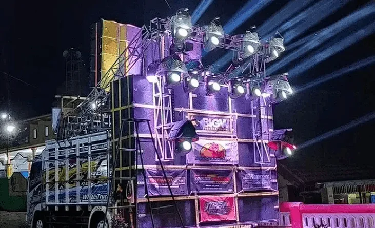 Salah satu Sound Horeg saat tampil acara Karnaval.