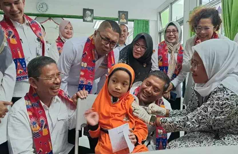 Kepala Staf Kepresidenan (KSP) Jenderal TNI (Purn) AM Putranto meninjau lokasi cek kesehatan di MIN 8 Jakarta Selatan, Senin (4/8).