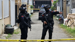 Densus 88 Tangkap Dua Terduga Teroris di Aceh, Diduga Terlibat Pendanaan dan Perekrutan Jaringan Radikal 104 Ilustrasi - anggota Detasemen Khusus (Densus) 88 Antiteror Polri.