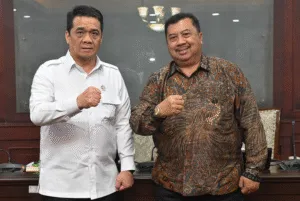 Bupati Jombang, H. Warsubi melakukan kunjungan kerja ke Wakil Menteri Desa, Pembangunan Daerah Tertinggal, dan Transmigrasi (Wamendes PDTT), Ahmad Riza Patria, di kantor Kemendes PDTT, Jakarta, pada Selasa (5/8).