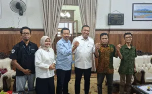 Bupati Situbondo, Yusuf Rio Wahyu Prayogo menerima kunjungan silaturahmi manajemen Radar Situbondo.