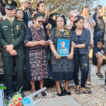 Proses Pemakaman Prada Lucky Chepril Saputra Namo akibat penganiayaan oleh senior di Batalyon Teritorial Pembangunan (Yon TP) 834 Waka Nga Mere, Nagekeo, Nusa Tenggara Timur.