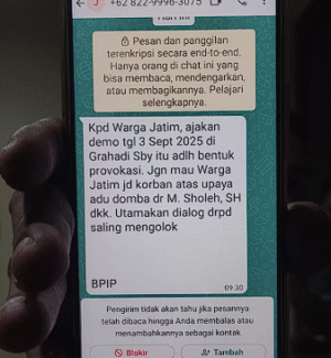 Isi pesan berantai melalui aplikasi WhatsApp terkait aksi demonstrasi pada 3 September 2025 di Gedung Negara Grahadi, Surabaya.