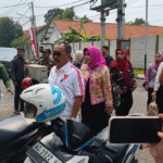 Wakil Wali Kota Surabaya, Armuji, bersama Wakil Bupati Sidoarjo, Mimik Idayana, melakukan inspeksi mendadak (sidak) ke kantor PT Makmur Tentram Berprestasi (MTB) Propertyatas dugaan jual beli tanah kavling.