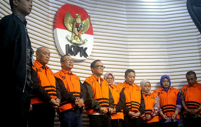 Tersangka kasus dugaan pemerasan dan/atau gratifikasi dalam pengurusan sertifikasi Keselamatan dan Kesehatan Kerja (K3).