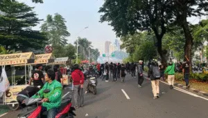 Penembakan gas air mata kepada para pendemo 25 Agustus di depan Gedung DPR RI.