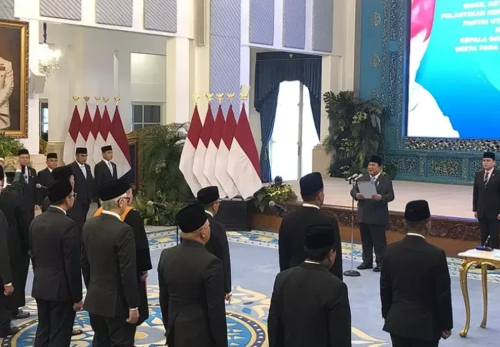 Presiden Republik Indonesia, Prabowo Subianto, menganugerahkan Tanda Kehormatan Republik Indonesia kepada 141 tokoh bangsa dalam sebuah upacara kenegaraan di Istana Negara, Jakarta, pada Senin, 25 Agustus 2025.