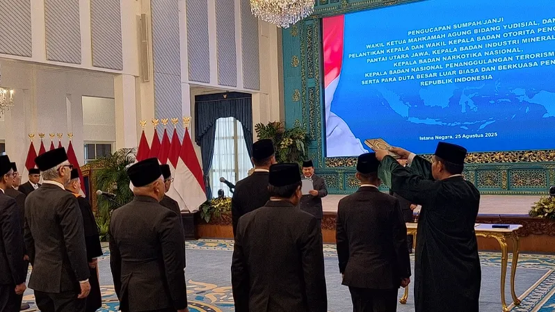 Presiden Republik Indonesia, Prabowo Subianto, secara resmi melantik Dr. Brian Yuliarto sebagai Kepala Badan Industri Mineral (BIM) dalam sebuah upacara kenegaraan di Istana Kepresidenan, Jakarta, pada Senin pagi, 25 Agustus 2025.