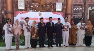 Empat Kepala Desa di Tulungagung Diaktifkan Kembali, Jabatan Diperpanjang Hingga 2027 3 Pemerintah Kabupaten (Pemkab) Tulungagung kembali mengaktifkan empat Kepala Desa (Kades) yang sebelumnya telah habis masa jabatannya.