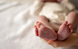 Bayi 18 Bulan Jadi Korban Gas Air Mata Saat Demo DPR, 14 Orang Dilarikan ke RS Pelni 2 Ilustrasi - Seorang bayi perempuan berinisial AQ berusia 18 bulan menjadi korban paparan gas air mata.