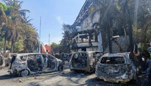 Kerusakan aset yang cukup besar, mencakup puluhan kendaraan dinas, mobil pribadi, hingga sepeda motor.