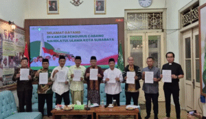 PCNU Surabaya dan Tokoh Lintas Agama Nyatakan Sikap Jaga Persatuan serta Kedamaian Kota Pahlawan 1 Pengurus Cabang Nahdlatul Ulama (PCNU) Kota Surabaya bersama sejumlah tokoh lintas agama menyampaikan pernyataan sikap terkait perkembangan situasi sosial-politik nasional maupun dinamika yang terjadi di Kota Surabaya.