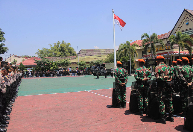 Apel kesiapan pengamanan dilaksanakan di Halaman Markas Komando (Mako) Polres Magetan dengan melibatkan unsur TNI-Polri, Dinas Pemadam Kebakaran (Damkar), Barisan Ansor Serbaguna (Banser), Pemuda Muhammadiyah, hingga berbagai perguruan silat.