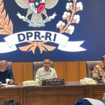 Wakil Ketua DPR RI, Sufmi Dasco Ahmad bersama pimpinan dewan lainnya saat bertemu dengan para mahasiswa di Kompleks Parlemen, Senayan, Jakarta, Rabu (3/9/2025).