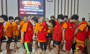 Polrestabes Surabaya Tetapkan 33 Tersangka dalam Kasus Kerusuhan 1 33 orang sebagai tersangka dalam peristiwa kerusuhan yang melanda sejumlah titik di Kota Surabaya pada Sabtu malam (30/8).
