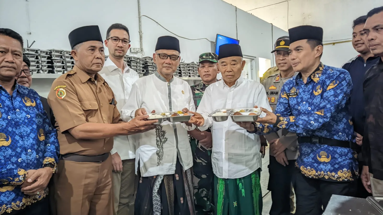 Kyai Asep dan Waketum DPP Gerindra Gus Irfan Yusuf Tinjau Dapur Umum Program Makan Bergizi Gratis (MBG) di Mojokerto 1 Kyai Asep dan Waketum DPP Gerindra Gus Irfan Yusuf Tinjau Dapur Umum Program Makan Bergizi Gratis (MBG) di Mojokerto