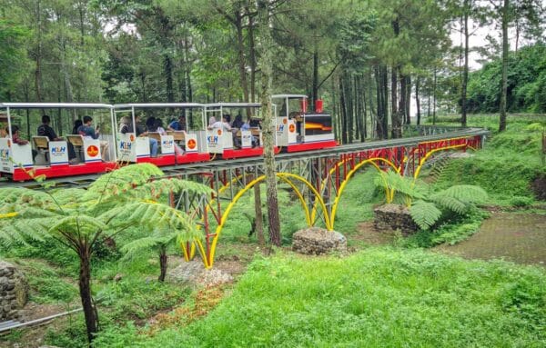 Wana Wisata Bernah de Vallei Mojokerto Bagikan Dividen Saham Periode II kepada Masyarakat Desa Kembangbelor